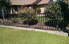 Open View Side Metal Fence with Nuckles