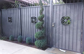 Privacy Screen Iron Fence with Horiental Design