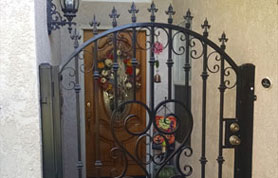 Single Iron Gate