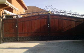 Elegant Colonial RV Gate