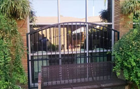 Open View Arch Metal Fence with Nuckles